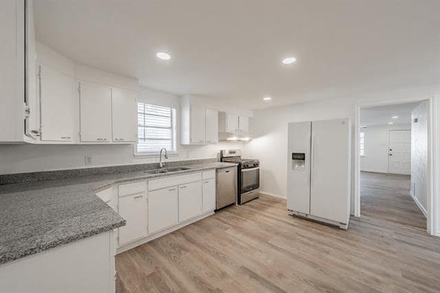 Building Photo - 227 S Justin Ave