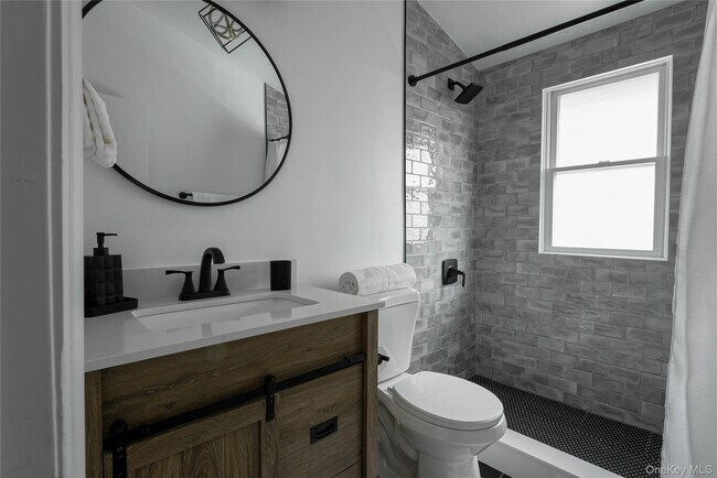 Building Photo - 17 Underhill Dr