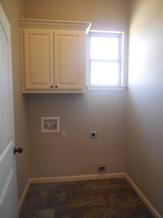 Building Photo - Fully Furnished TWO BEDROOM/ TWO BATHROOM WITH STUDY-