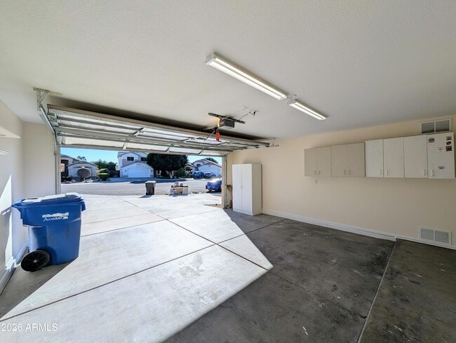 Building Photo - 11134 W Windsor Ave