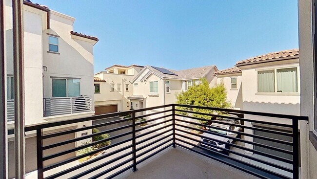 Building Photo - 574 S Motif St