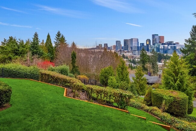 Building Photo - 9610 SE 7th St