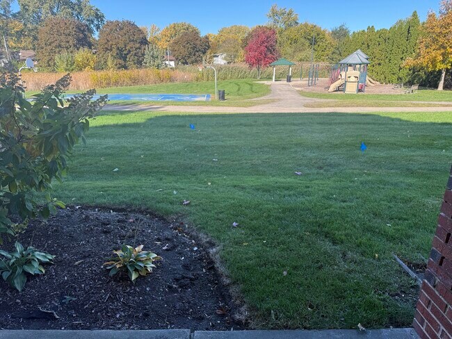 Building Photo - 1319 Kingsbury Dr