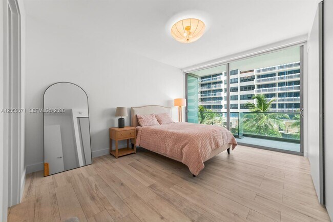 Building Photo - 10203 Collins Ave