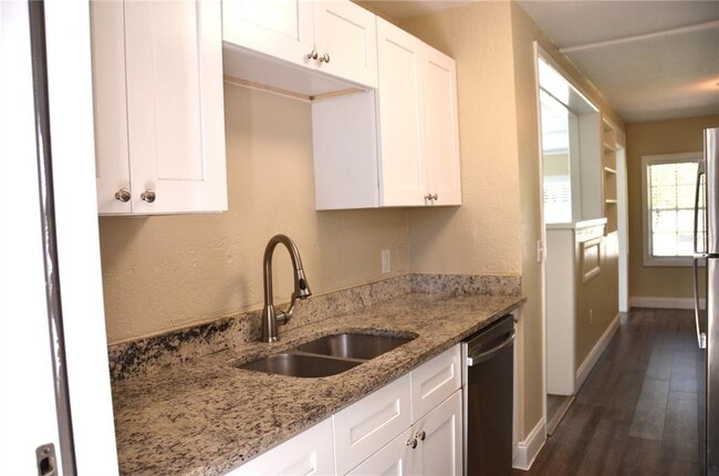 Building Photo - 1108 Flamingo Dr