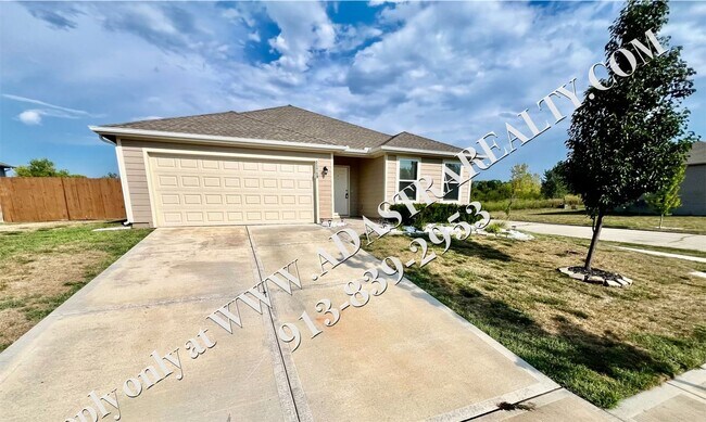 Primary Photo - Like New Ranch in Spring Hill-Available in...