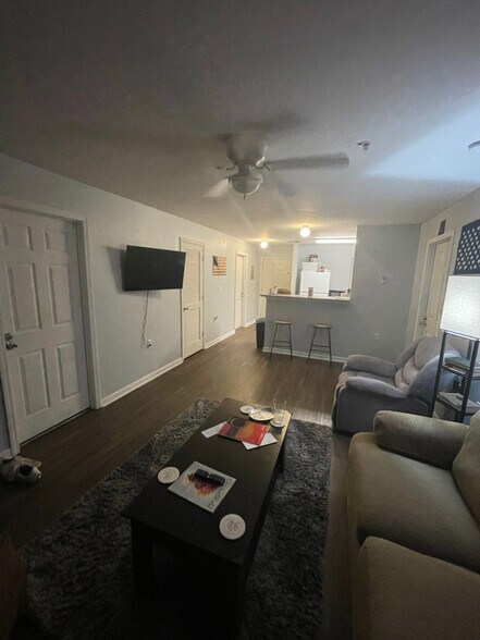 Building Photo - 121 University Village Dr