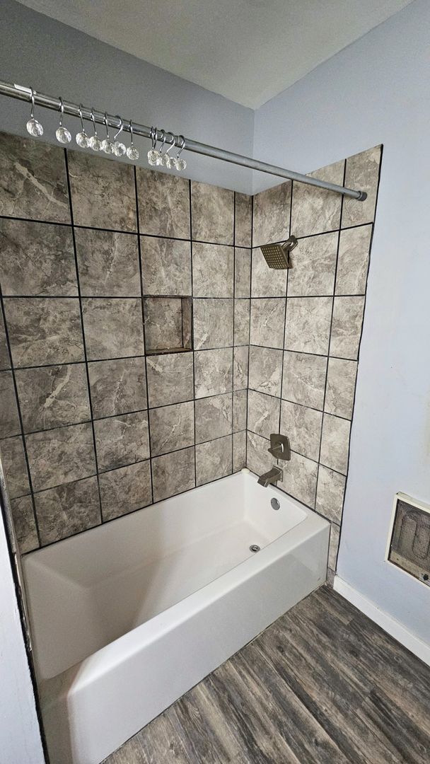 Building Photo - 3244 E 5th Ave