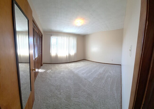 Building Photo - 805 Mitchell Ave