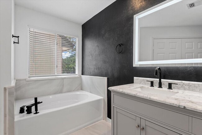 Building Photo - 13022 Hollow Brook Dr