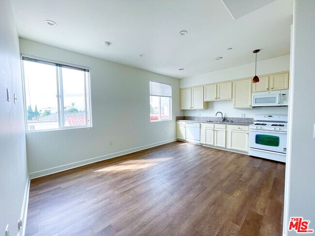 Building Photo - 1412 S Sherbourne Dr