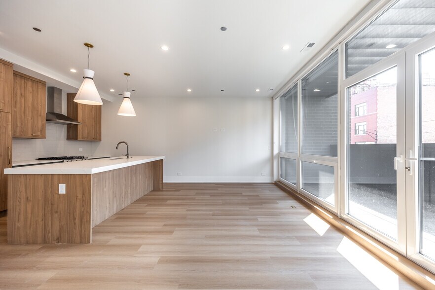 Building Photo - 1610 W Grand Ave