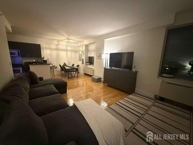 Building Photo - 1 Spring St