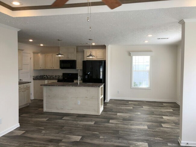 Building Photo - 309 Eland Dr