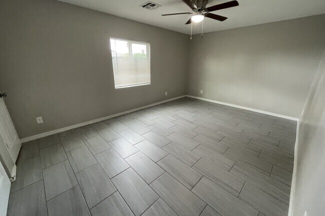 Building Photo - 2204 W Campbell Ave Unit 1