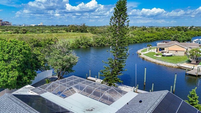 Building Photo - 6531 Santiago Ct