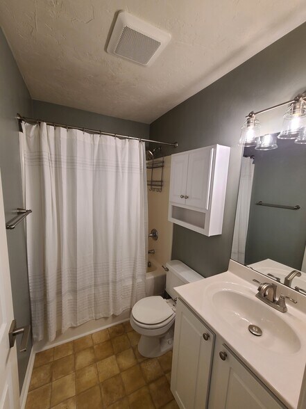 Building Photo - 1501 Archbold Ave NE