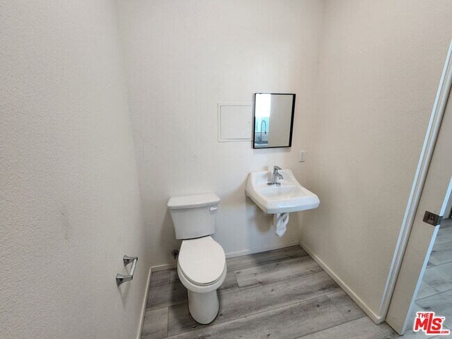 Building Photo - 1120 E 25th St