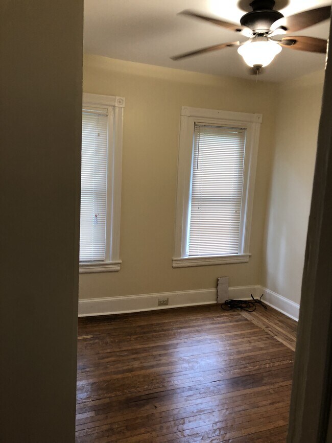 Building Photo - 147 N Paxon St