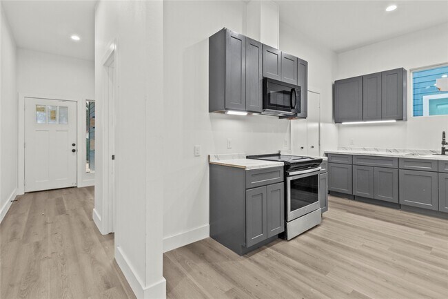 Building Photo - 8127 Hoffman St