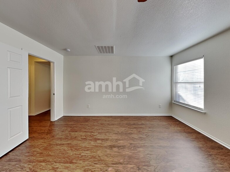 Building Photo - 2203 Terrell Dr