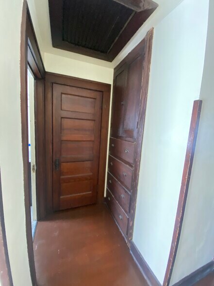 Building Photo - 2708 Hoagland Ave