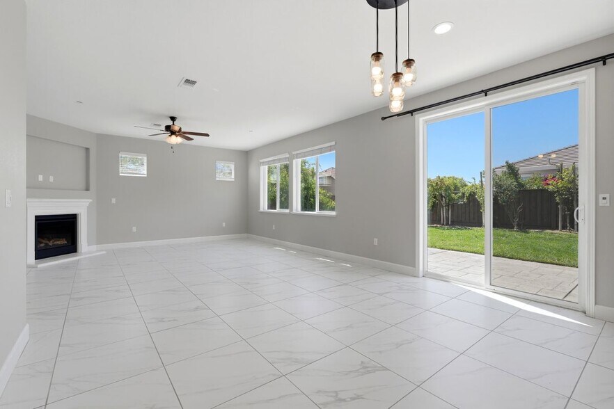Building Photo - 453 Diamond Peak Ln