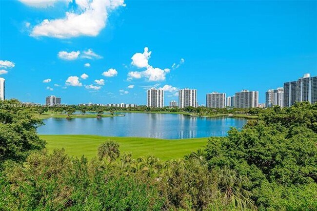 Building Photo - 20000 E Country Club Dr