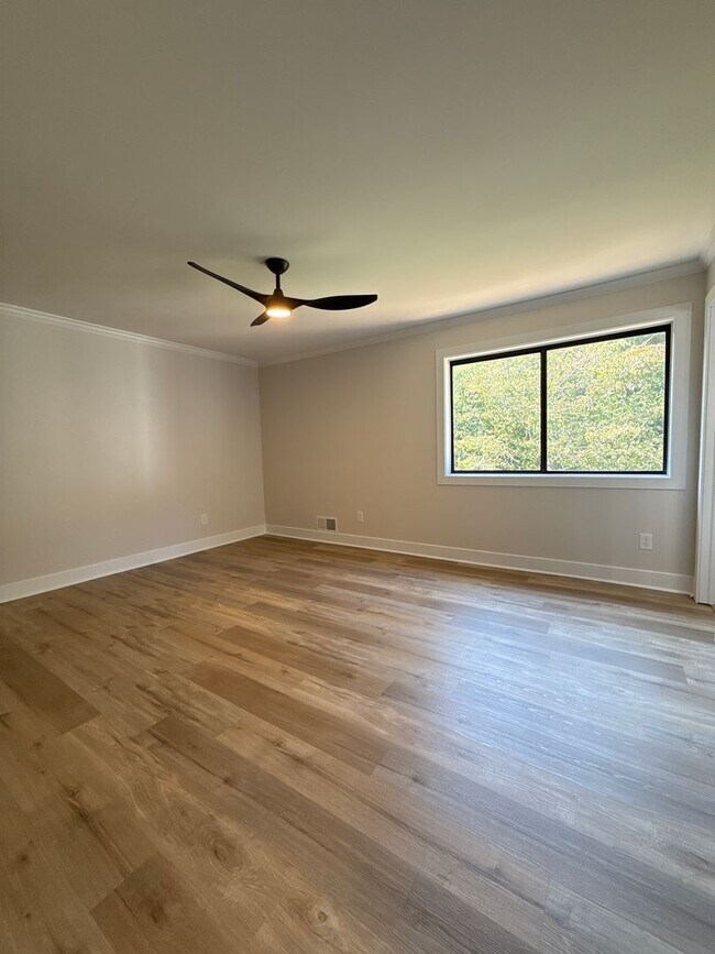 Building Photo - 4 bed 3 bath in Marietta!