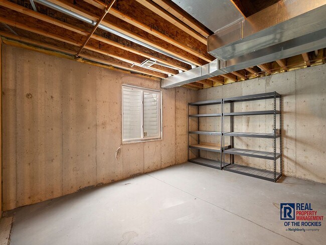 Building Photo - Charming 3 Bed, 2 Bath Home with 3-Car Gar...