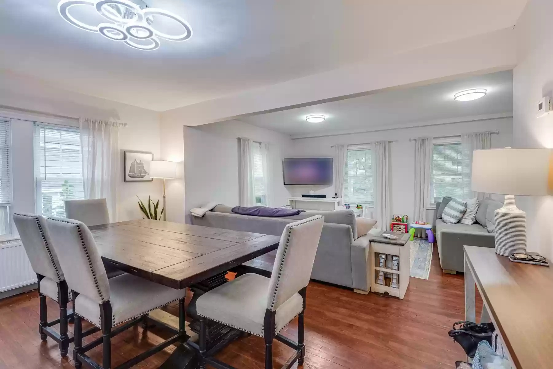 Building Photo - 86 Tulip St