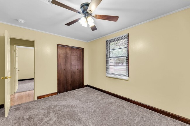 Building Photo - Quiet Coastal Home