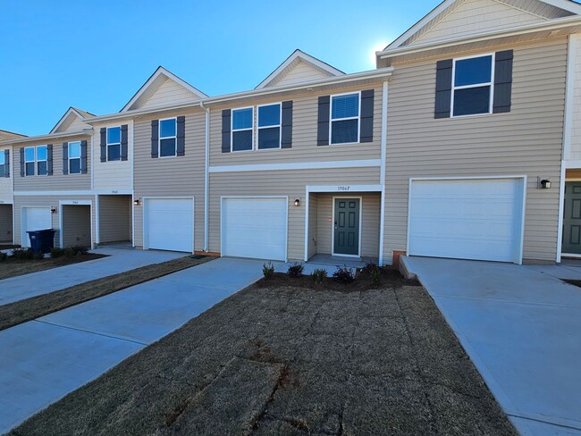 Building Photo - Brand New town home in Newton, NC