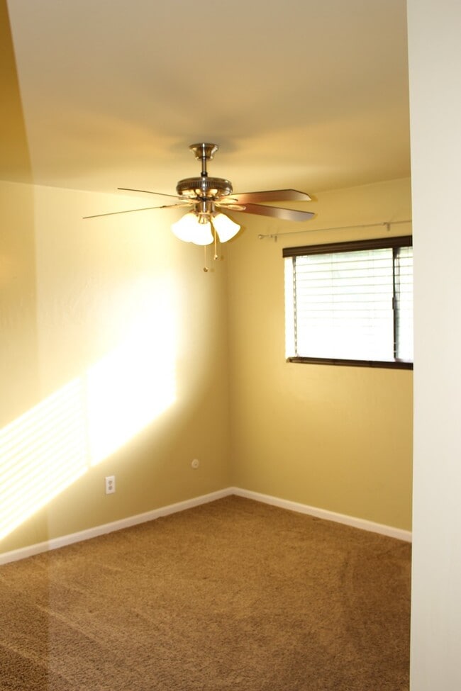 Building Photo - 6509 Kearsarge Way