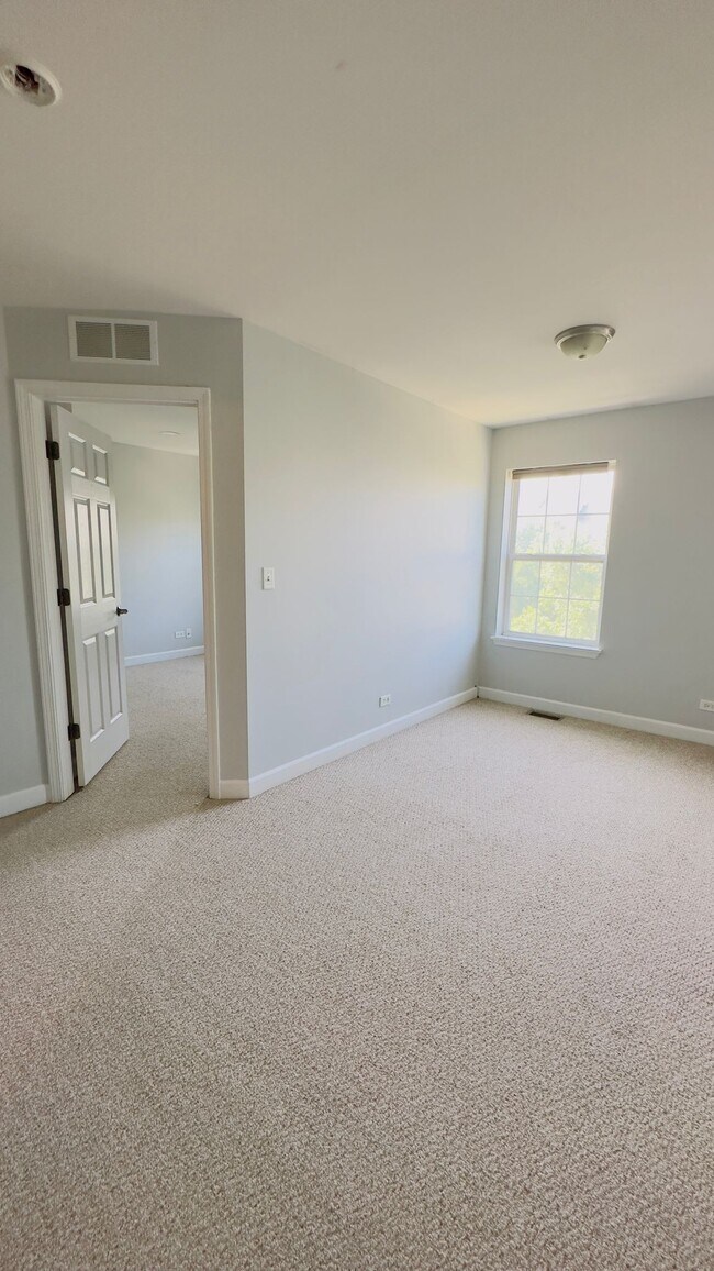 Building Photo - 1128 Bartholdi Ct