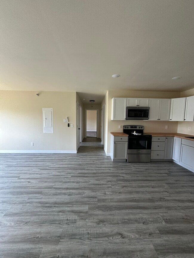 Building Photo - Valley View Estates C