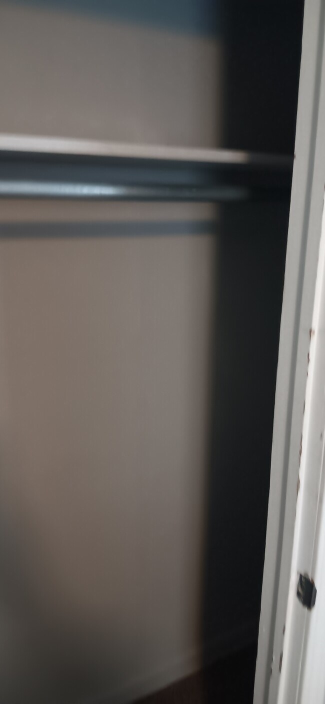 Building Photo - 548 E Woodrow St