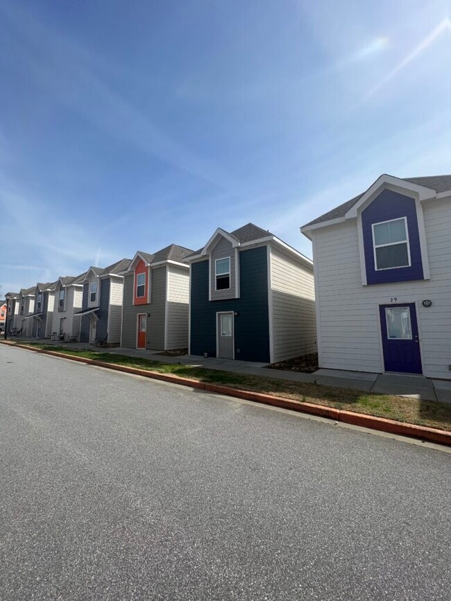 Building Photo - 1980 W Main St