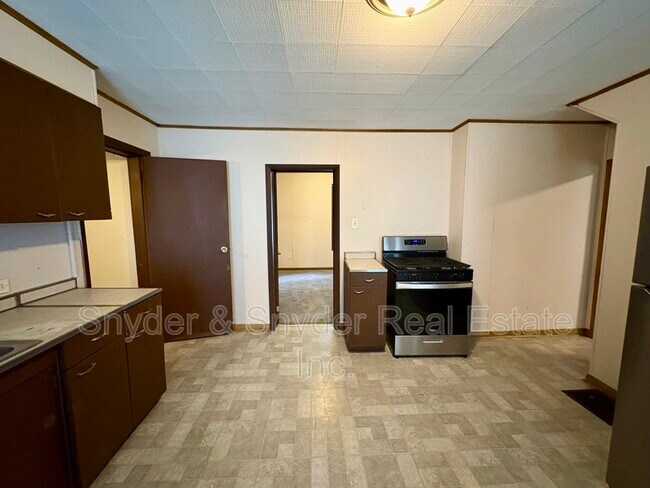 Building Photo - 391 E Voris St