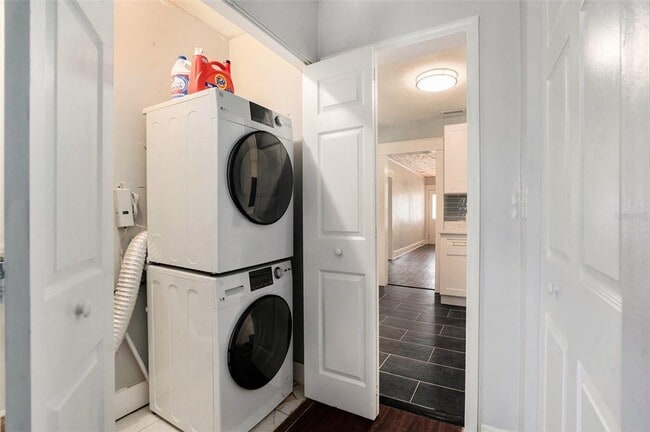 Building Photo - 1014 E Emma St