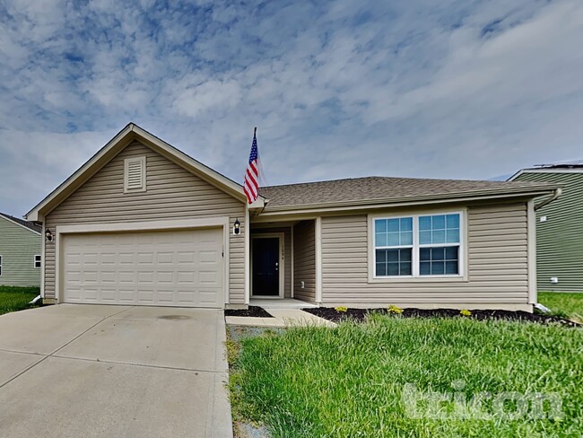 Building Photo - 1806 12 Oaks Dr