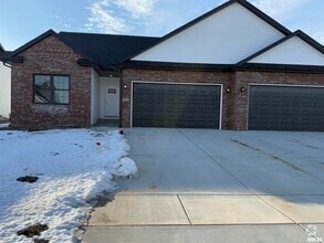 Building Photo - 1605 Blenheim Dr