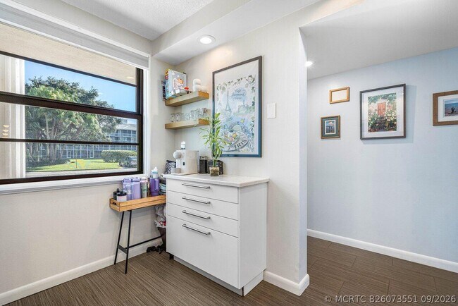 Building Photo - 6121 Balboa Cir
