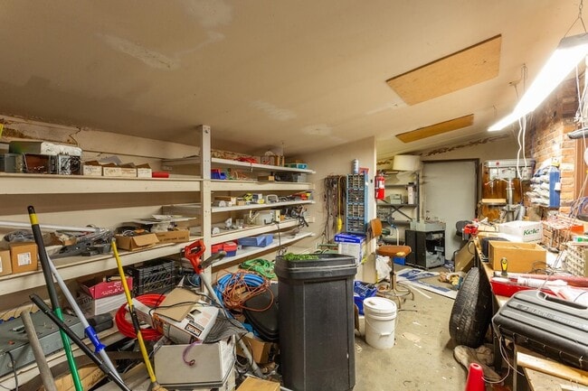 Building Photo - 10623 E Montgomery Ave