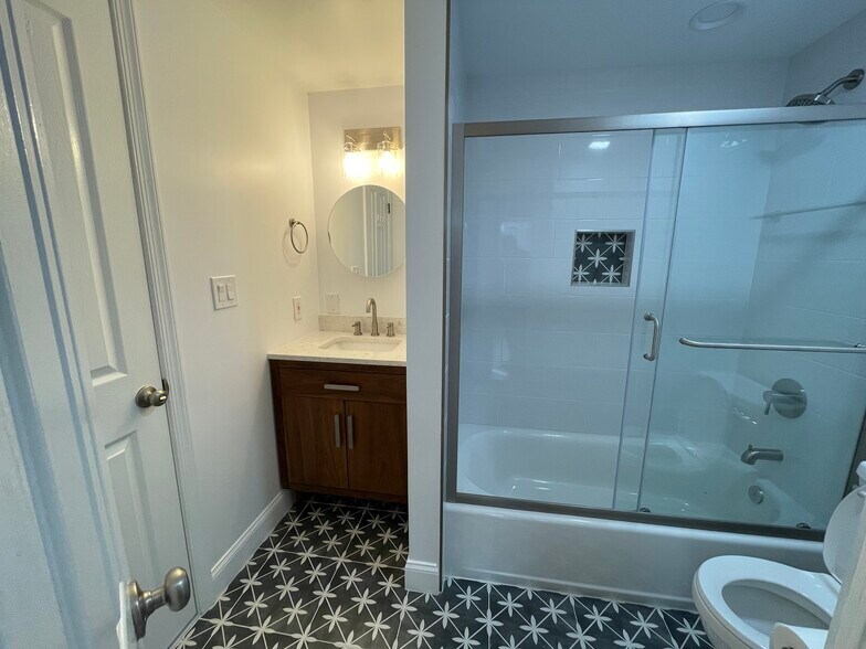 bathroom - 1731 Willard St NW