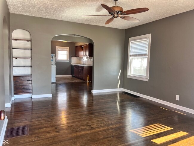 Building Photo - 1524 E 46th St