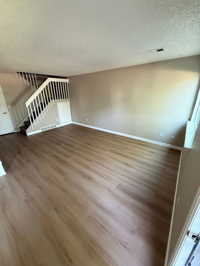 Building Photo - 4237 Monroe Dr