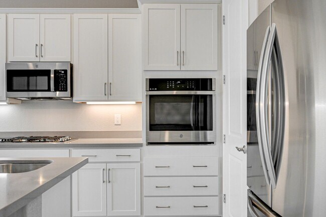 Building Photo - COMFY and NEW 3 Bedroom Home in Skye Canyon!