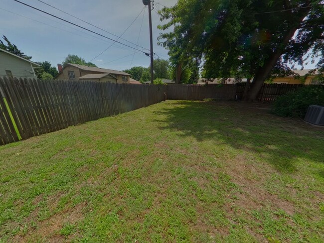 Building Photo - 2520 N Perry Ave