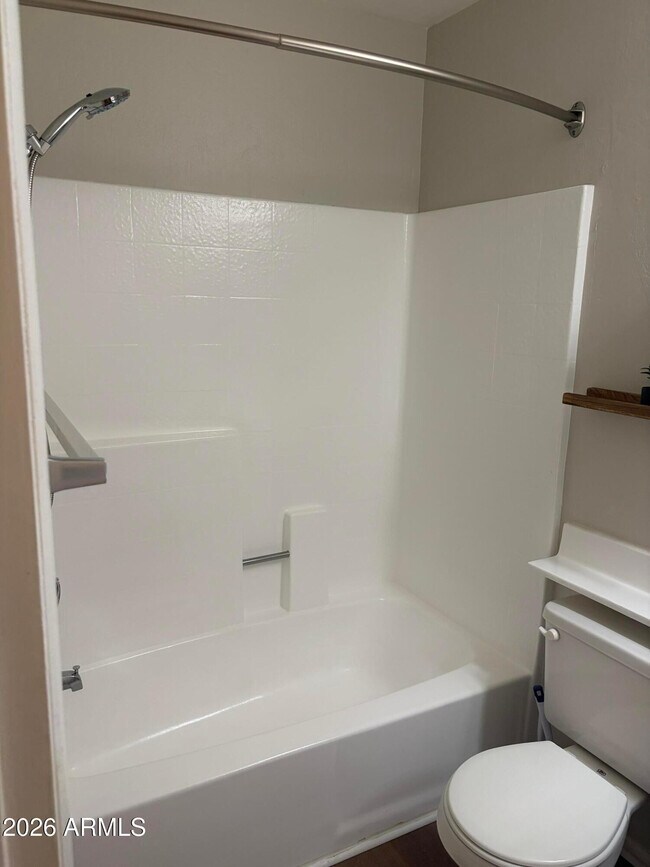 Building Photo - 930 N Mesa Dr